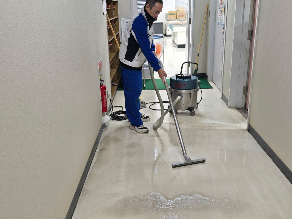 釜石地区合同庁舎 床清掃
