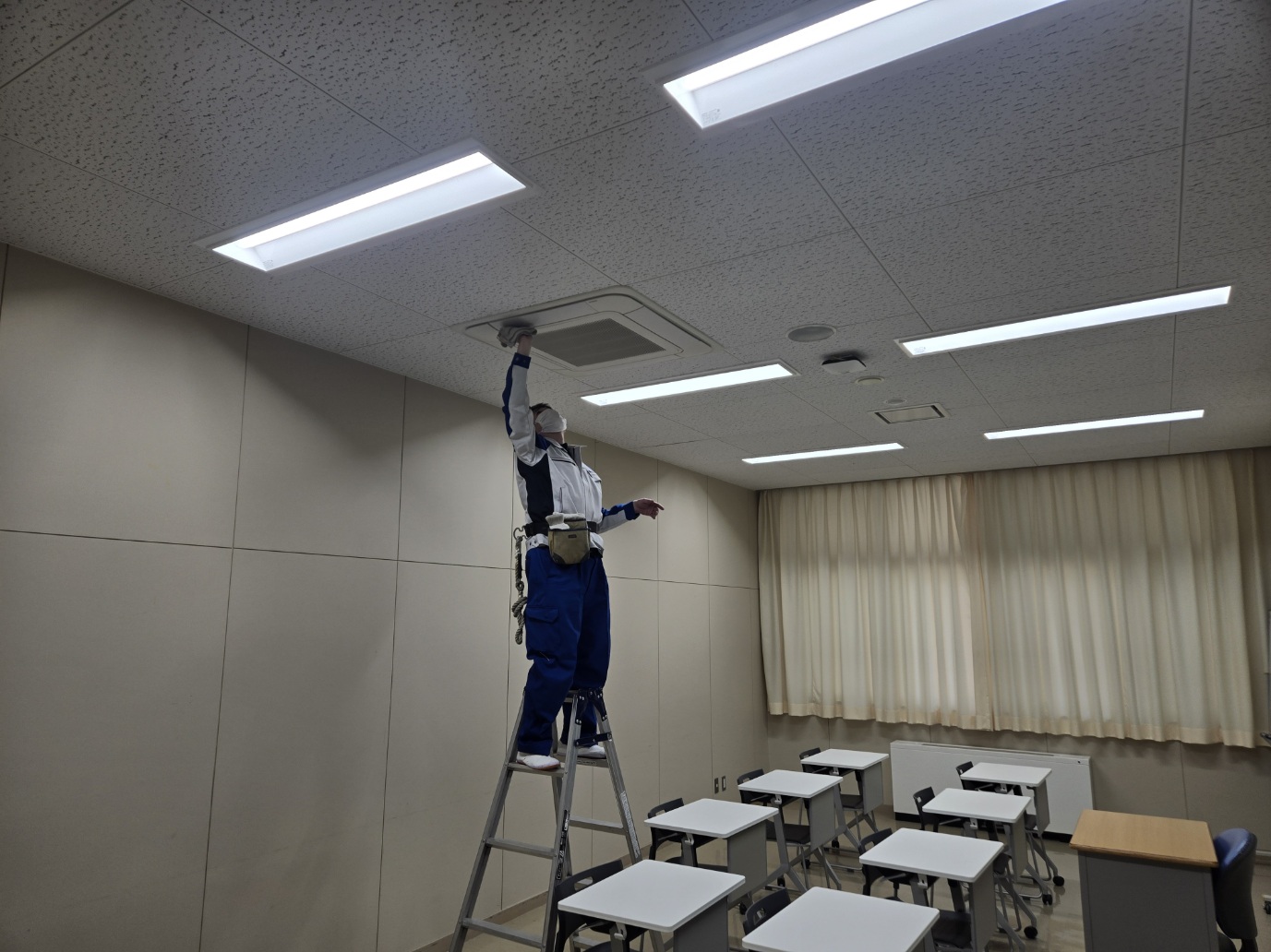 岩手県立大学宮古短期大学部 天井設備清掃