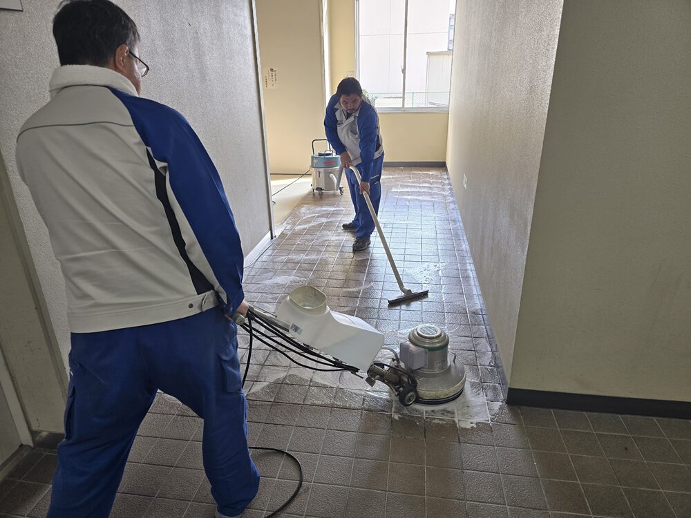 釜石地区合同庁舎 床清掃