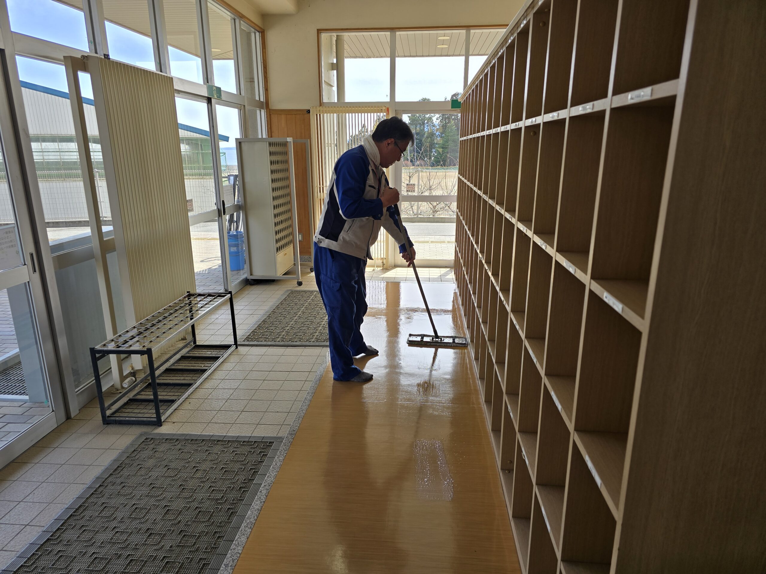 釜石地区合同庁舎 床清掃