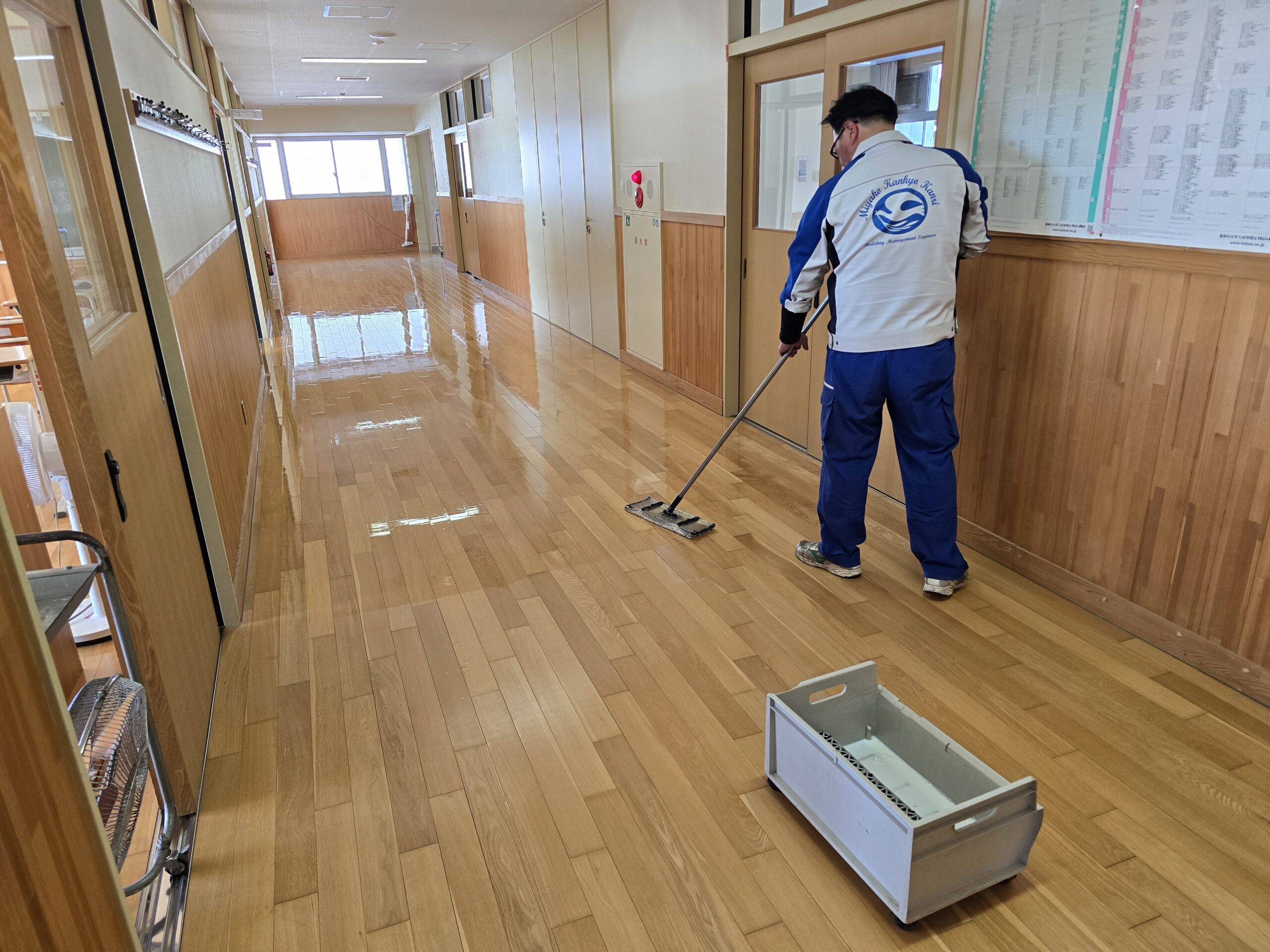 釜石地区合同庁舎 床清掃